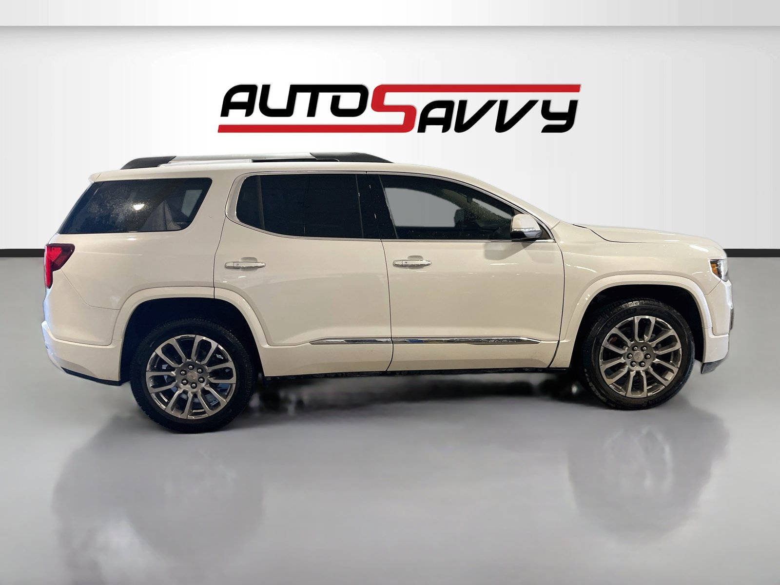 Used 2023 GMC Acadia Denali w/ Denali Ultimate Package AWD/4WD image 8