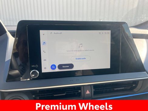Used 2025 Toyota Prius XLE FWD image 13