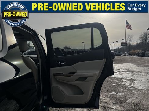 Used 2017 GMC Acadia Denali w/ Technology Package image 30