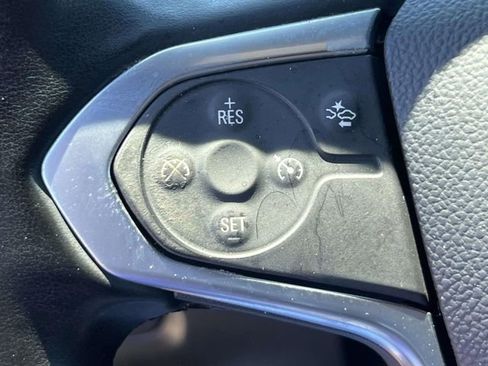 Used 2023 Chevrolet Traverse LT FWD image 23