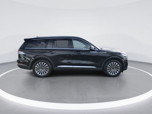 Used 2023 Lincoln Aviator Reserve w/ Elements Package Plus image 9