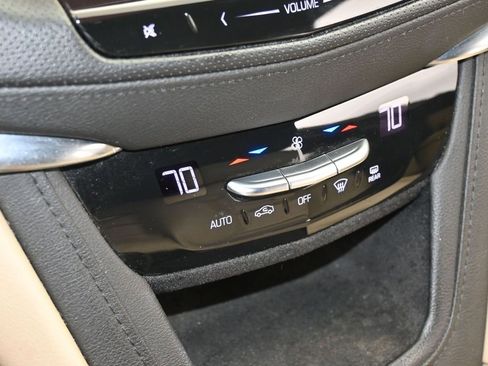 Used 2019 Cadillac XT5 FWD image 26