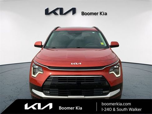 Used 2023 Kia Niro SX Touring image 2
