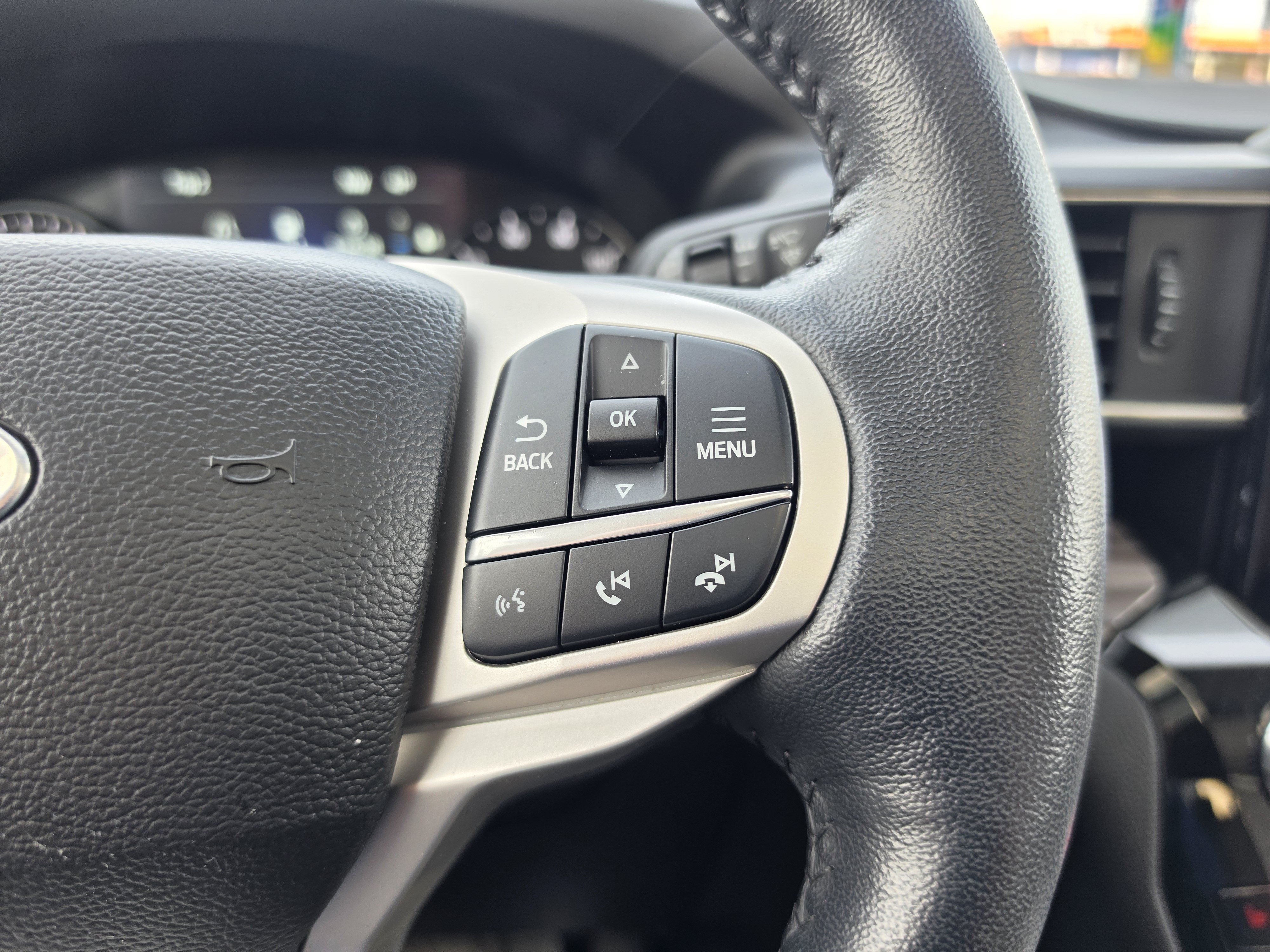 Used 2023 Ford Explorer Limited w/ Limited Technology Package AWD/4WD image 23
