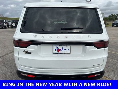 Used 2024 Jeep Wagoneer L Series II image 7