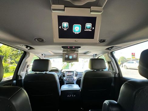 Used 2017 Chevrolet Suburban Premier AWD/4WD image 17