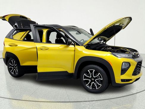 Certified 2023 Chevrolet TrailBlazer RS w/ Sun and Liftgate Package AWD/4WD image 14