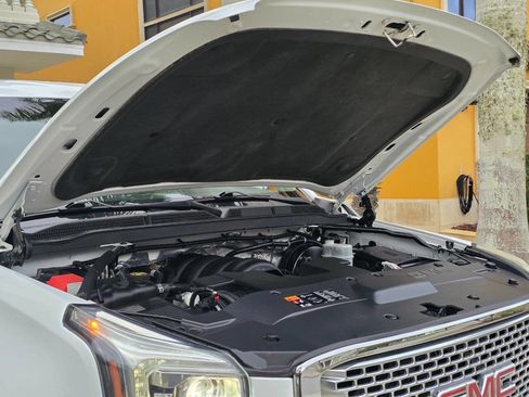 Used 2015 GMC Yukon Denali w/ Premium Package image 53