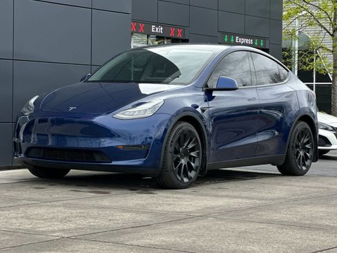 Used 2021 Tesla Model Y Long Range AWD/4WD image 7