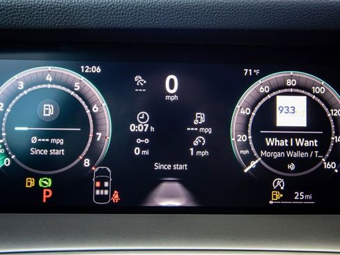 New 2026 Volkswagen Tiguan SE image 2