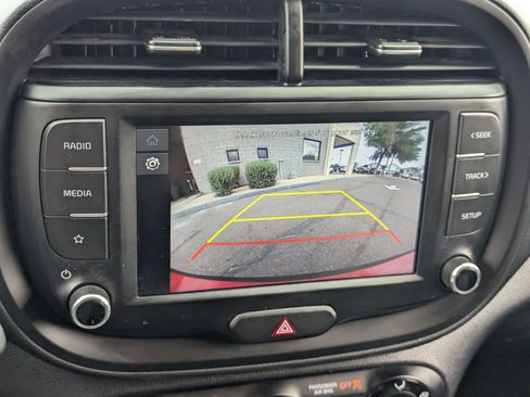Certified 2025 Kia Soul LX w/ LX Technology Package FWD image 25