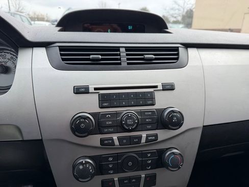 Used 2010 Ford Focus SEL image 8