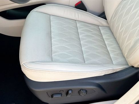 Used 2021 Buick Envision Avenir FWD image 23