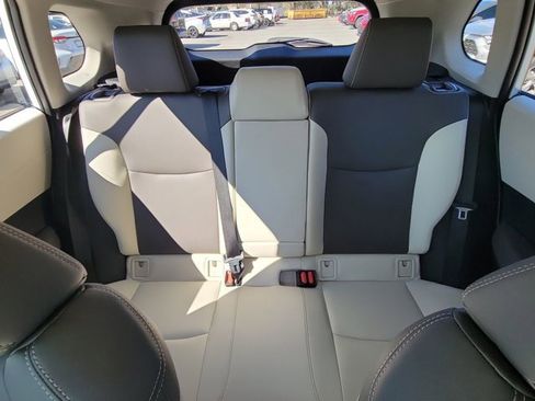 Used 2022 Toyota Corolla Cross XLE image 5