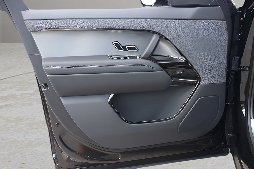 New 2026 Land Rover Range Rover Sport SE AWD/4WD image 9