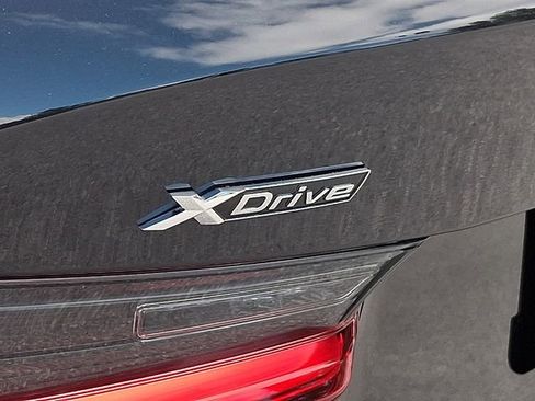 Used 2025 BMW 330i xDrive Sedan AWD/4WD image 38