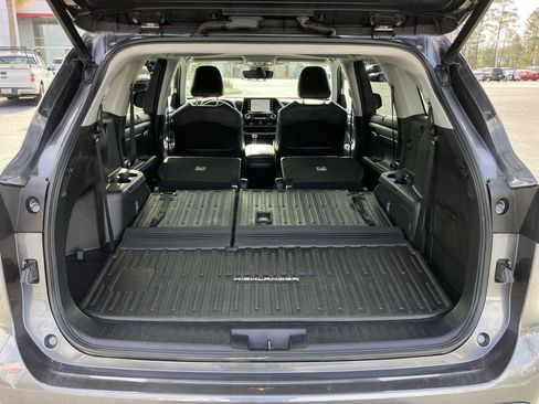 Used 2021 Toyota Highlander XLE image 27