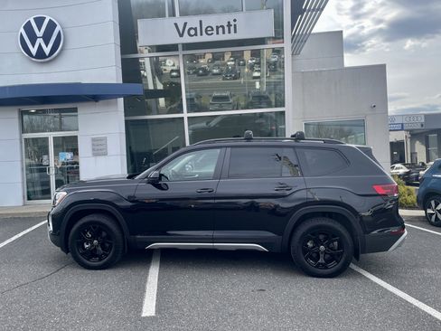 Used 2024 Volkswagen Atlas Peak Edition SE image 4