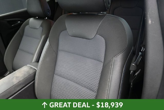 Used 2025 Chevrolet Trax LT FWD image 20