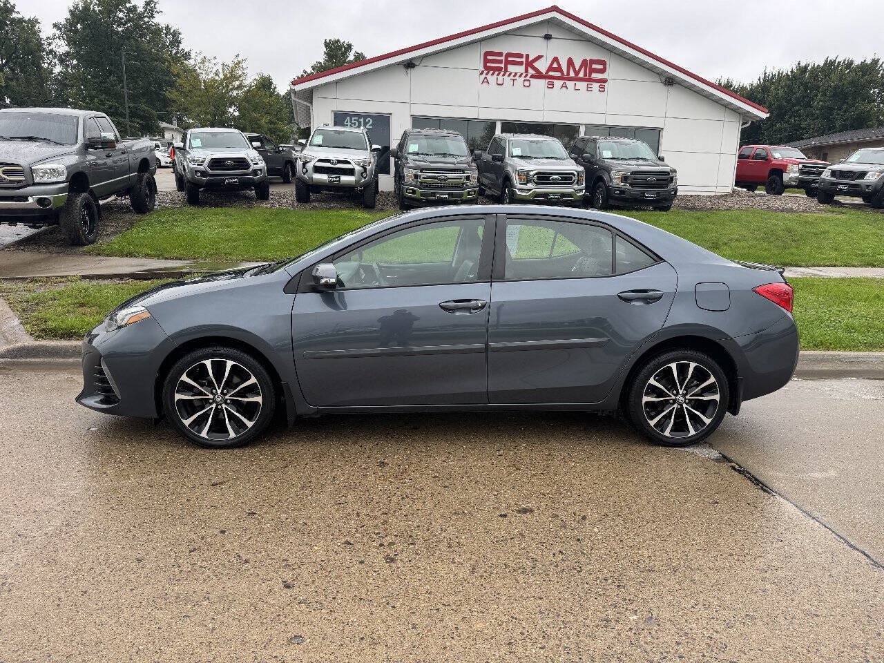 Used 2017 Toyota Corolla XSE w/ Carpet Mat Package (TMS) FWD image 2