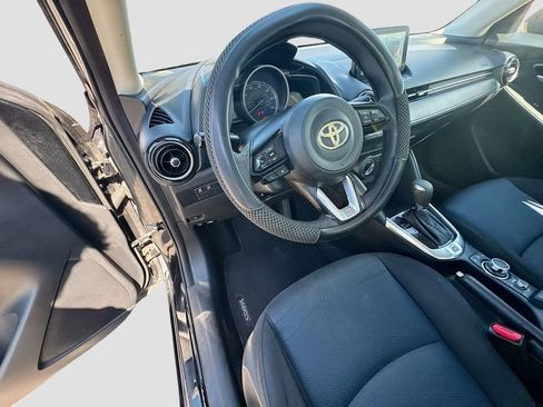 Used 2019 Toyota Yaris L image 9