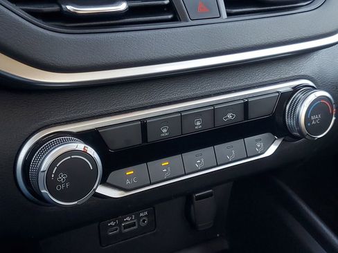 Used 2022 Nissan Altima 2.5 SV image 23