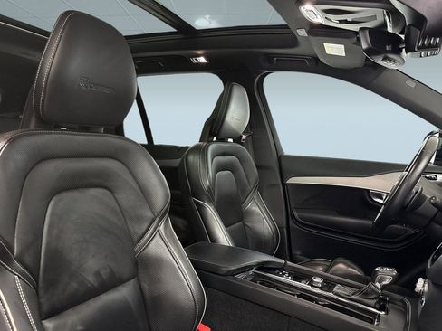 Used 2020 Volvo XC90 T6 R-Design w/ Protection Package Premier image 32