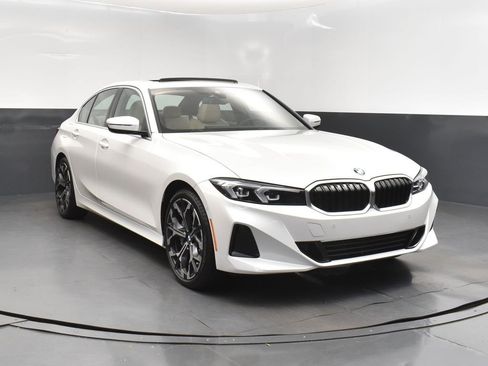 Certified 2025 BMW 330i Sedan w/ Premium Package image 9