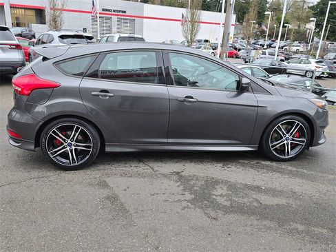 Used 2017 Ford Focus ST w/ Equipment Group 402A image 42
