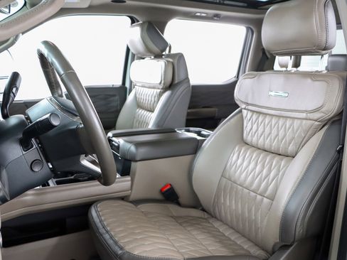 Used 2025 Ford F450 Platinum w/ Platinum Plus Package image 28