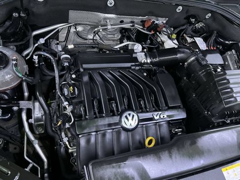 Used 2021 Volkswagen Atlas Cross Sport SEL Premium AWD/4WD image 18