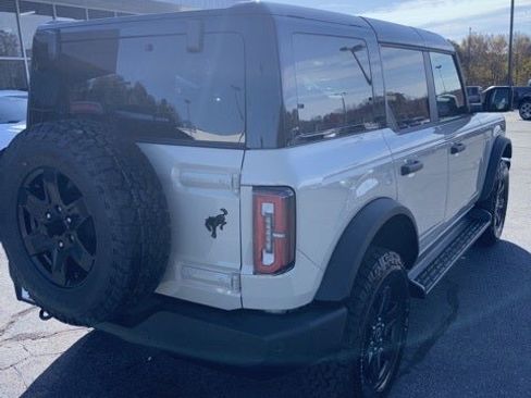 New 2025 Ford Bronco Outer Banks w/ Black Appearance Package image 28