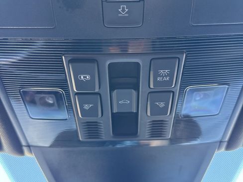 Used 2022 Volkswagen Tiguan SE R-Line image 17