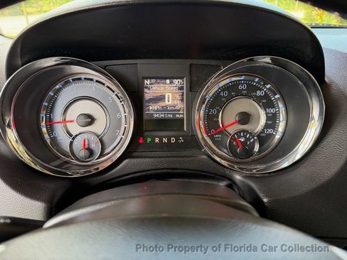 Used 2013 Chrysler Town & Country Limited w/ Luxury Group FWD image 46