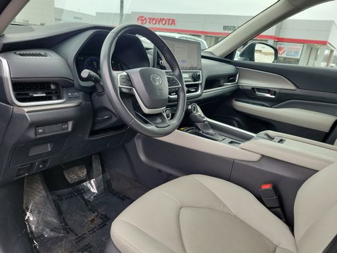 Used 2024 Toyota Grand Highlander XLE image 19