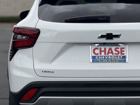 New 2025 Chevrolet Trax LT w/ LT Convenience Package image 6