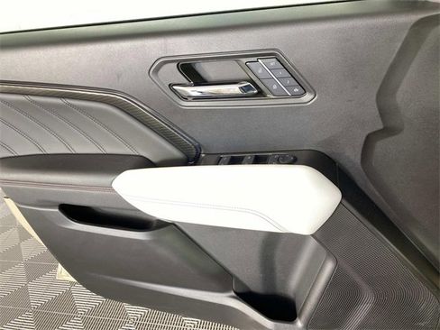 Used 2024 GMC Canyon AT4X image 22