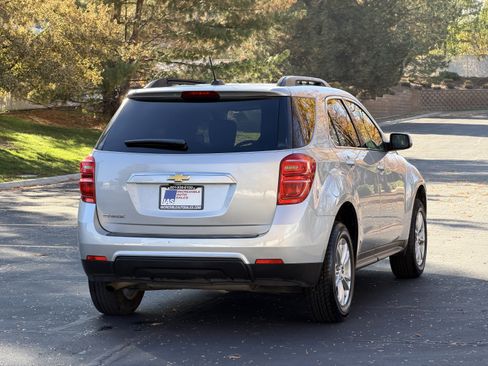 Used 2017 Chevrolet Equinox LT w/ Convenience Package FWD image 4