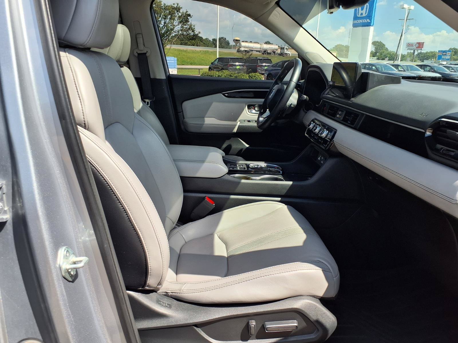 Used 2023 Honda Pilot Touring image 15