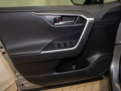 Used 2023 Toyota RAV4 Limited image 13