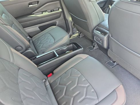 New 2026 Nissan Pathfinder Platinum w/ Lighting Package AWD/4WD image 11