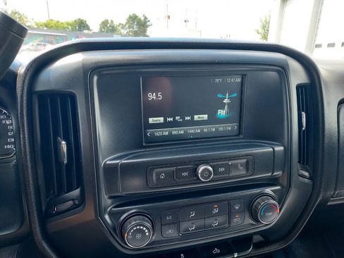 Used 2018 Chevrolet Silverado 1500 W/T AWD/4WD image 15