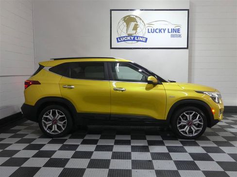 Used 2021 Kia Seltos SX w/ SX Sunroof Package AWD/4WD image 6