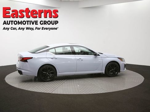 Used 2023 Nissan Altima 2.5 SR w/ SR Premium Package image 43