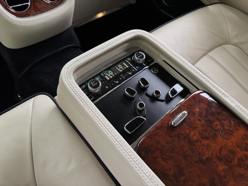Used 2013 Bentley Mulsanne w/ Rear Entertainment Pkg image 69
