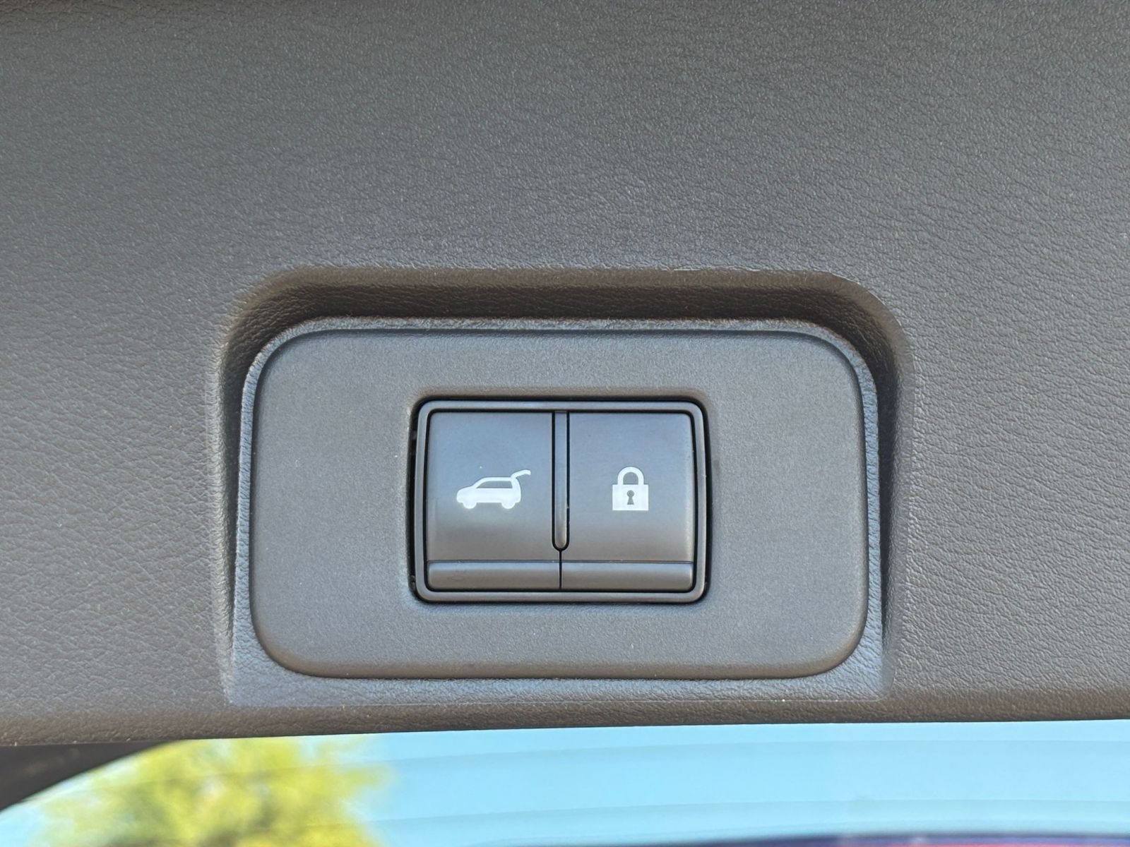 Used 2025 Nissan Rogue SV FWD image 22