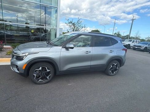 Used 2024 Kia Seltos EX AWD/4WD image 2