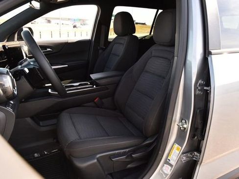 Used 2025 Chevrolet Equinox LT image 18