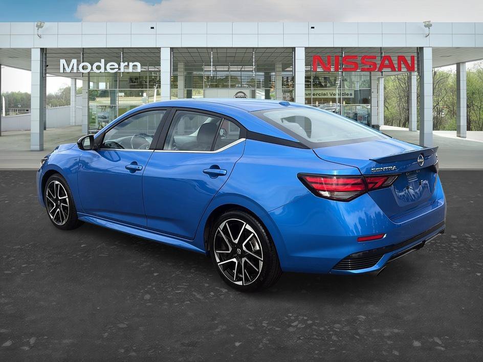 Certified 2025 Nissan Sentra SR FWD image 3