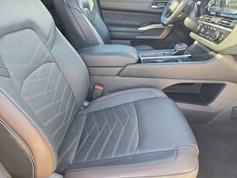 Used 2022 Nissan Pathfinder Platinum w/ Cargo Package image 22